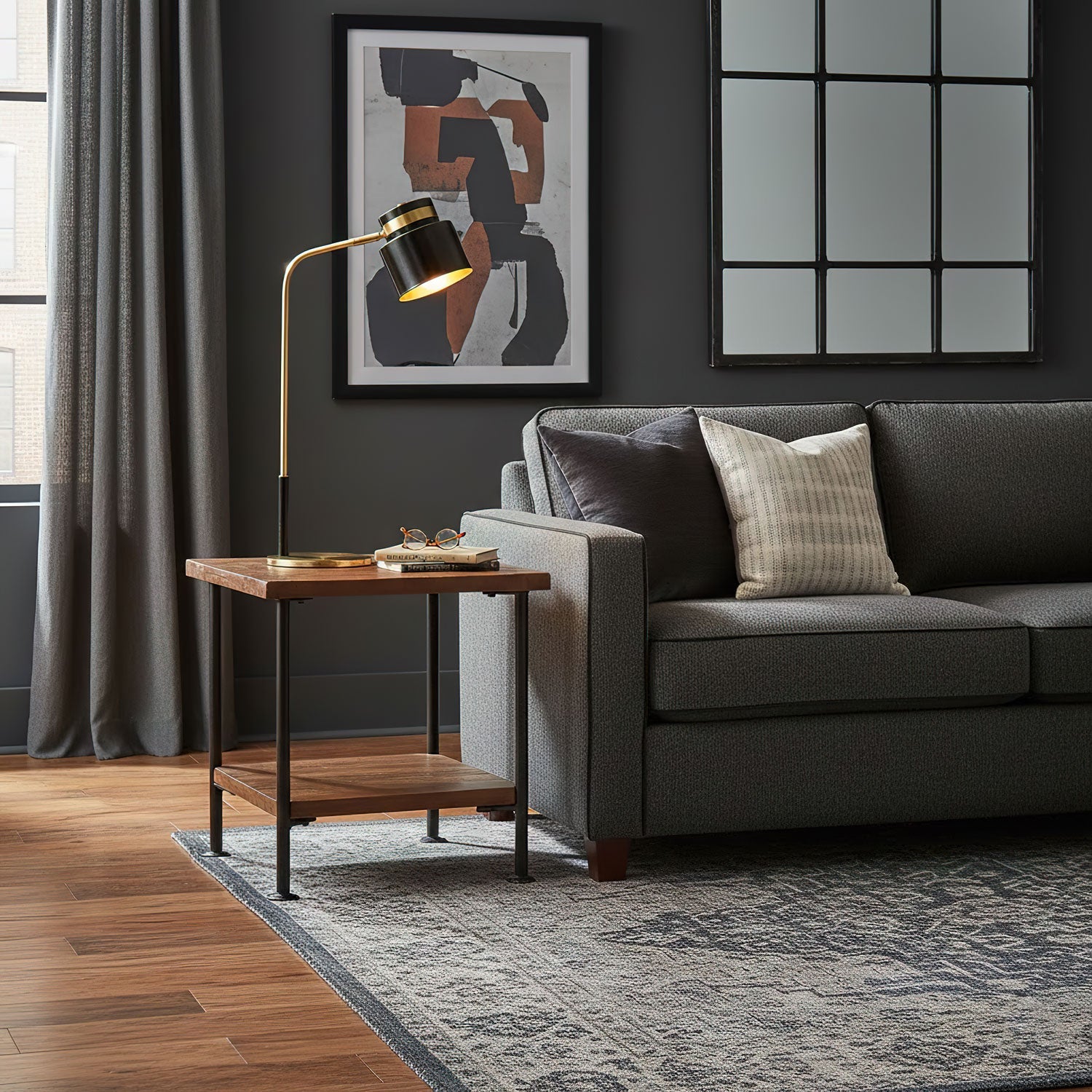 Ari | Elegant Brass and Black Metal Table Lamp for Bedroom or Desk 4