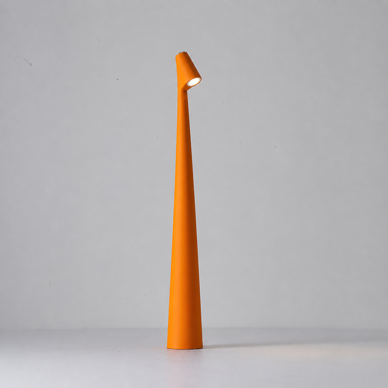 Modern Cordless Aluminum Table Lamp with Aesthetic Design And Dimmable Feature
