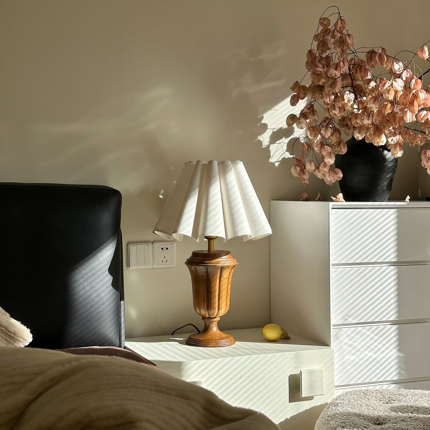 Florence Tulip | Vintage Elegant Table Lamp for Bedroom or Living Room 4