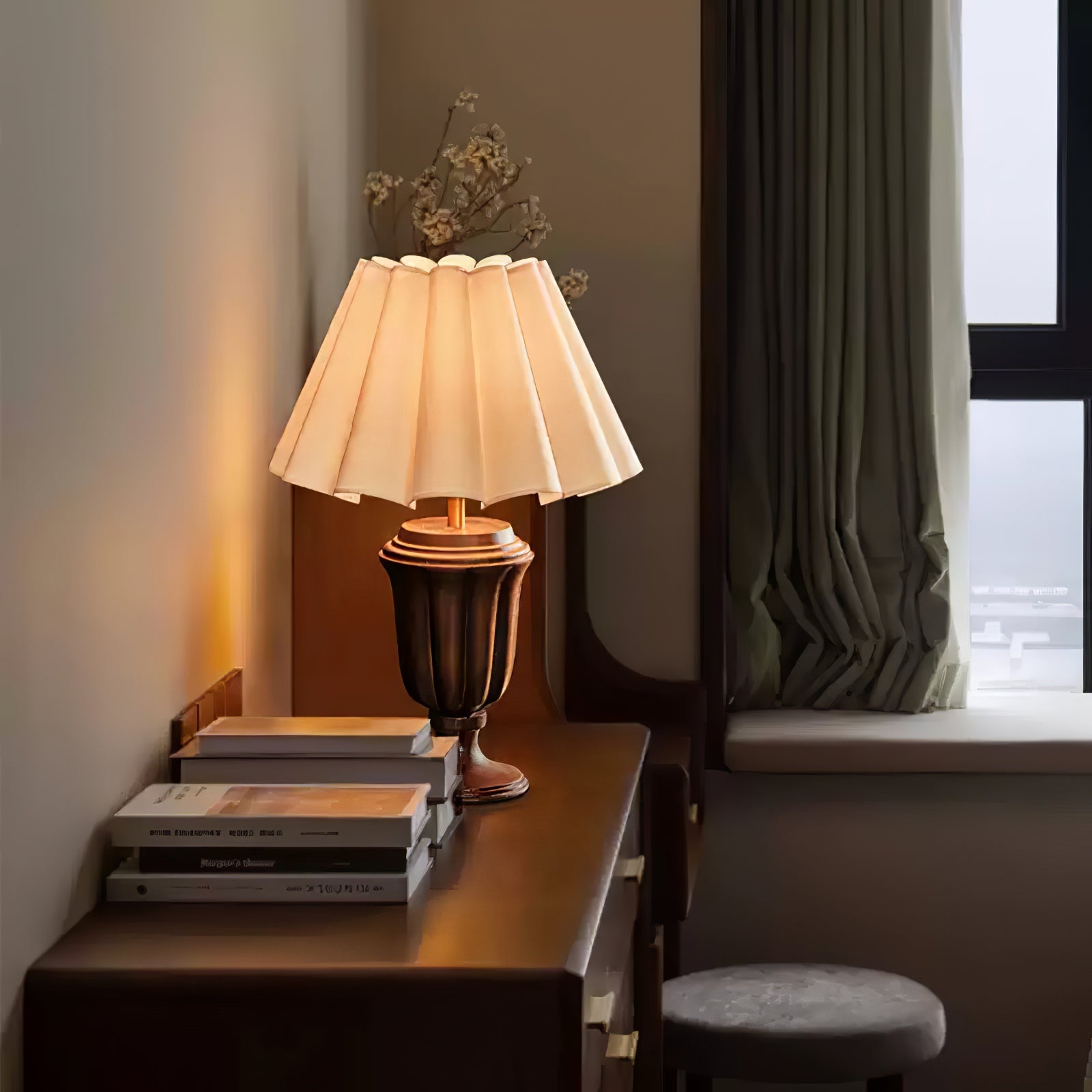 Florence Tulip | Vintage Elegant Table Lamp for Bedroom or Living Room 5