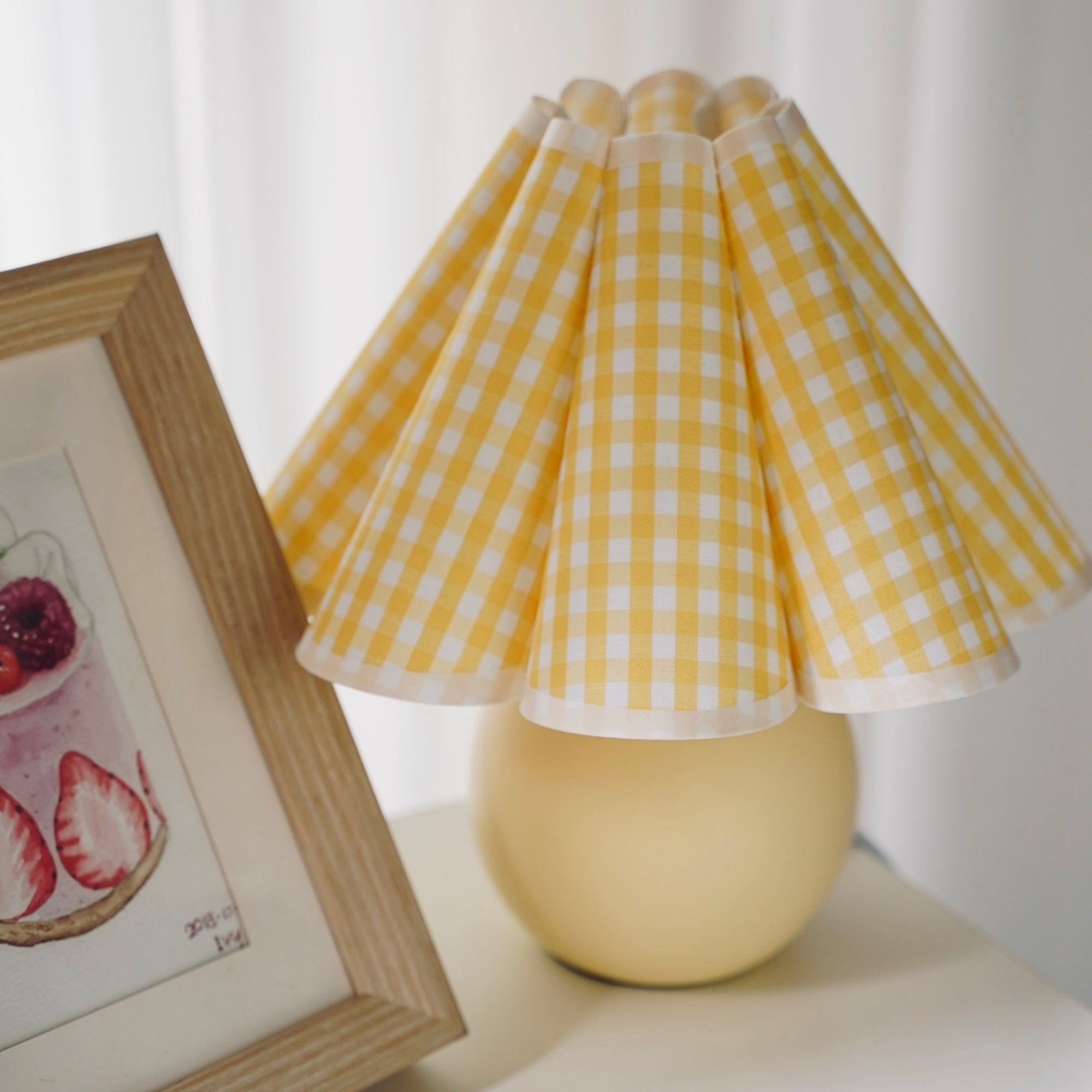 Kicsi Pleated | Elegant Vintage Ceramic Table Lamp for Cozy Ambiance 2