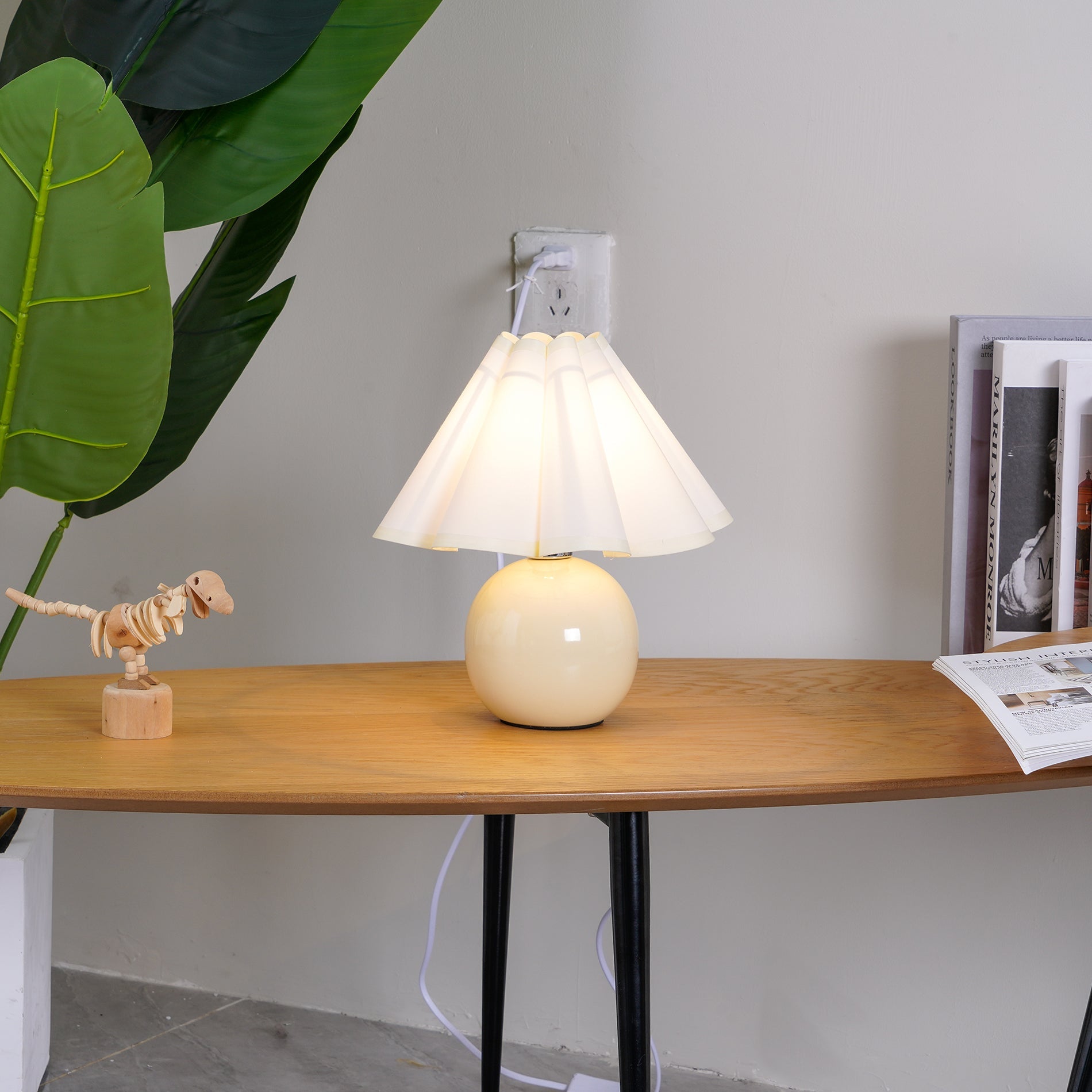 Kicsi Pleated | Elegant Vintage Ceramic Table Lamp for Cozy Ambiance 7