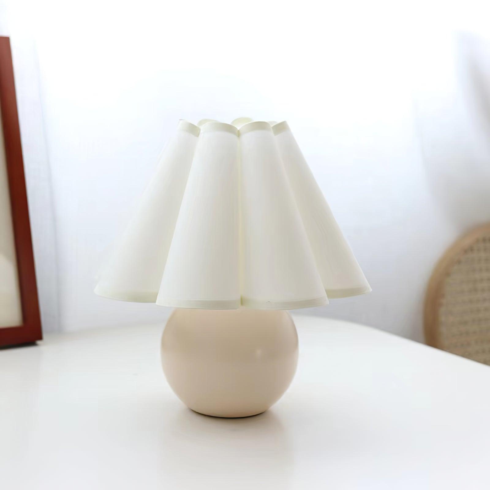 Kicsi Pleated | Elegant Vintage Ceramic Table Lamp for Cozy Ambiance 9