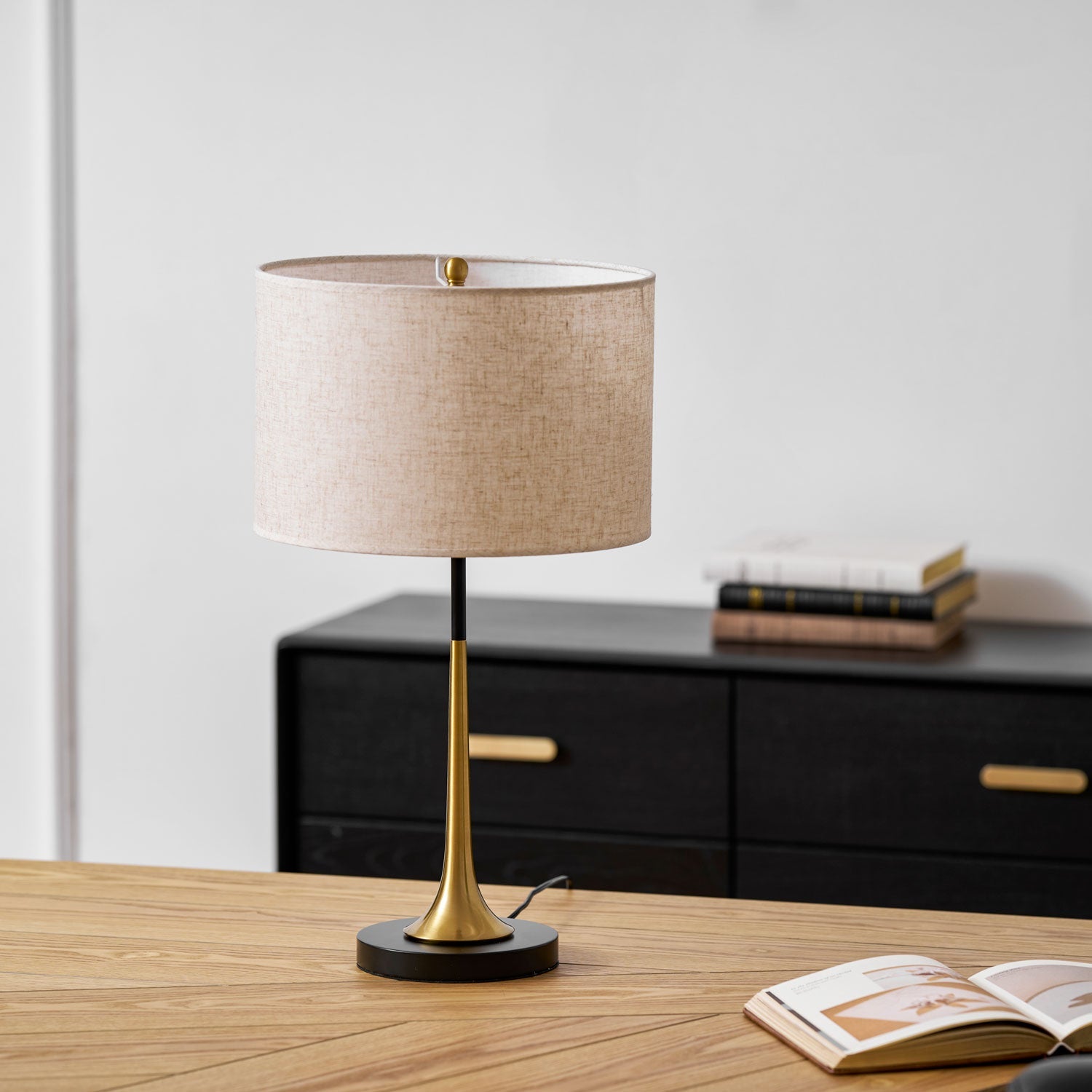 Lunaris | Elegant Black and Gold Table Lamp for Bedroom or Living Room 6