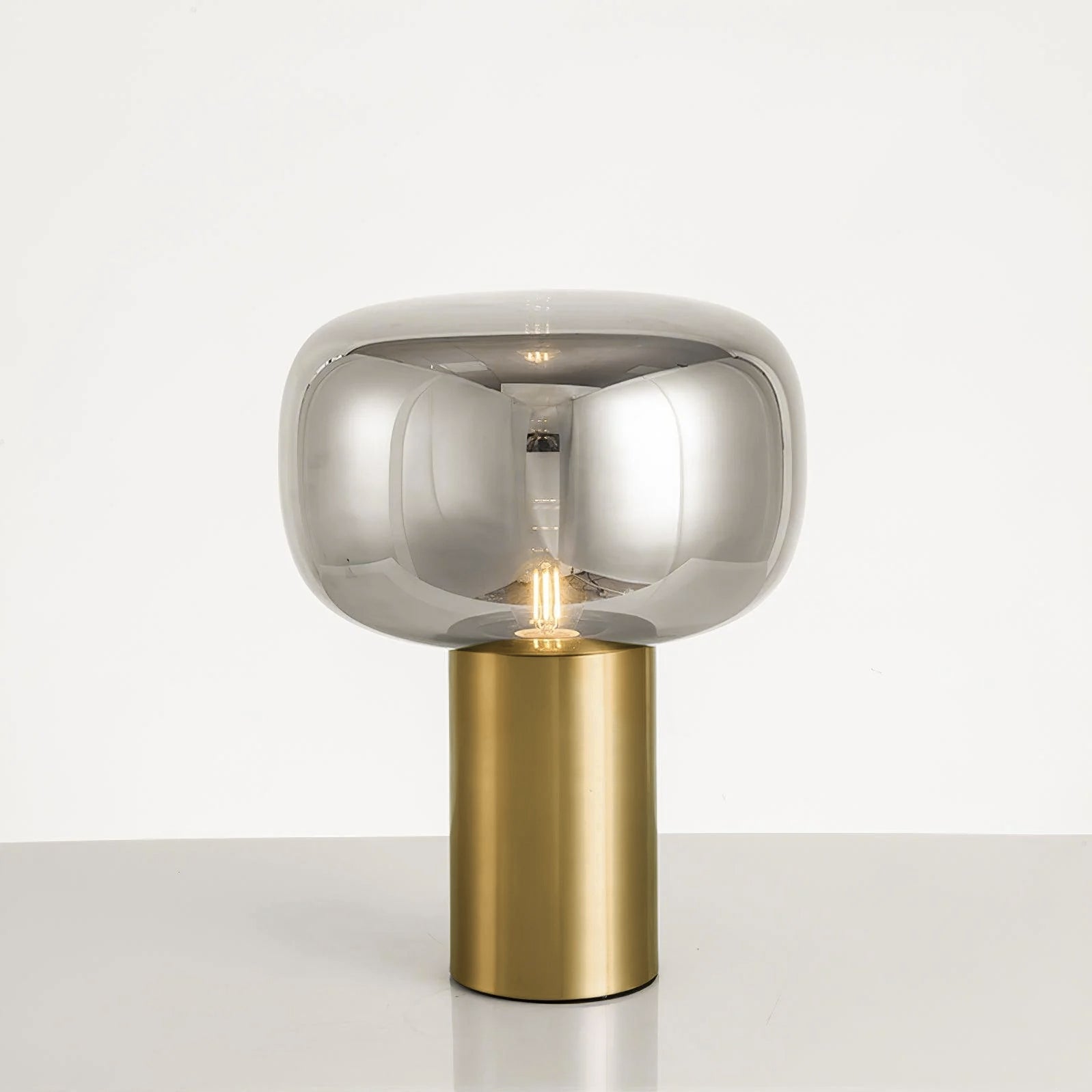 Mushroom Glow | Elegant Nostalgic Table Lamp with Gold Base 10