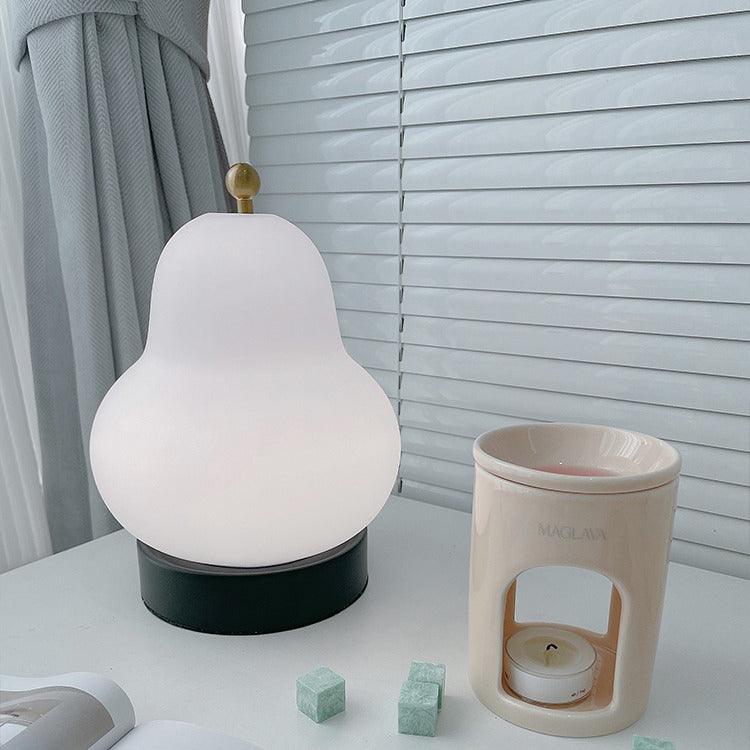 PearlGlow | Elegant Vintage Inspired Table Lamp for Bedroom Ambiance 0